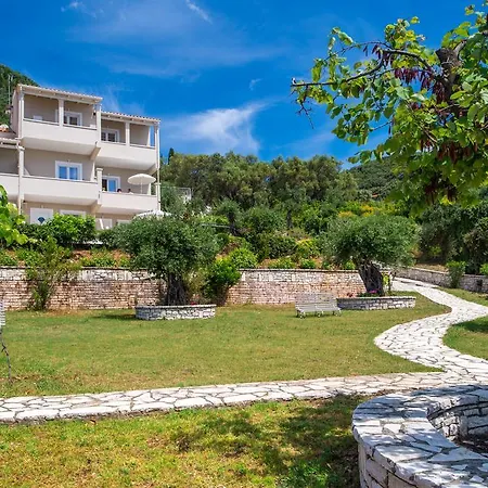Krouzeri Apart-hotel *